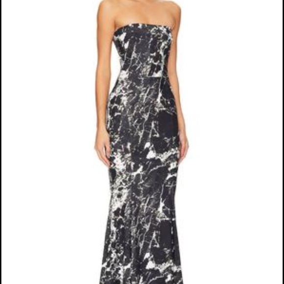 Strapless Fishtail Gown Norma Kamali brand: Norma Kamali size large - Picture 3 of 3